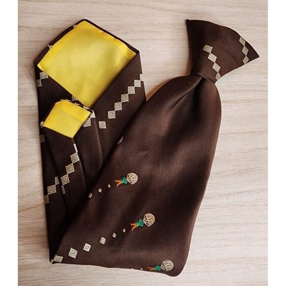 Vintage 1970 Tie Wide Brown Geometric Parachute Necktie Polyester Wembley Wemlon - Picture 2 of 8